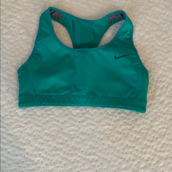 Nike sports bras - Picture 3 of 4